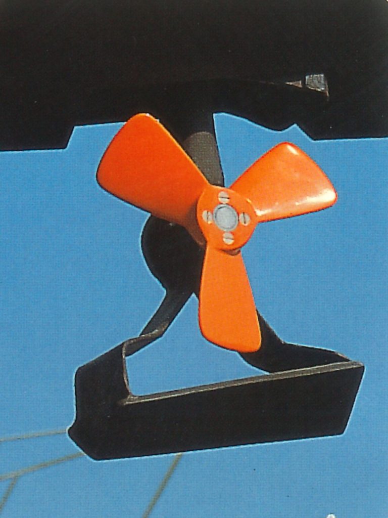 AMEL develops the retractable bow thruster.